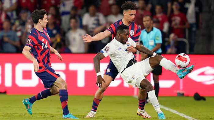 Luca de la Torre and Antonee Robinson defend for the USMNT vs. Panama